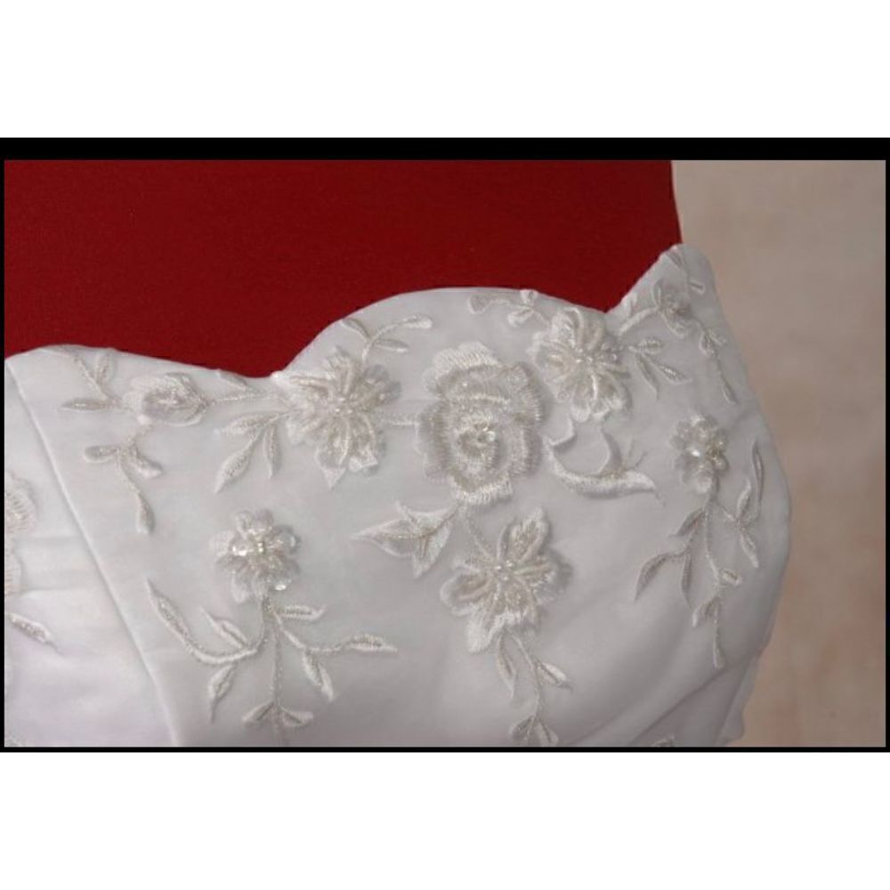 Wedding gown NWT custom made strapless w/embroidery and subtle beading - Picture 2 of 16